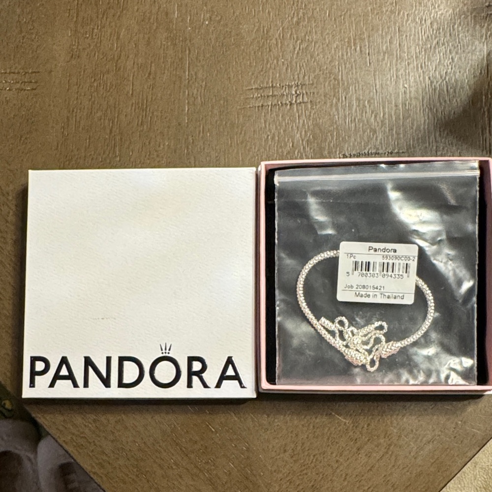Pandora Moments Studded Chain Slider Bracelet
Sterling silver